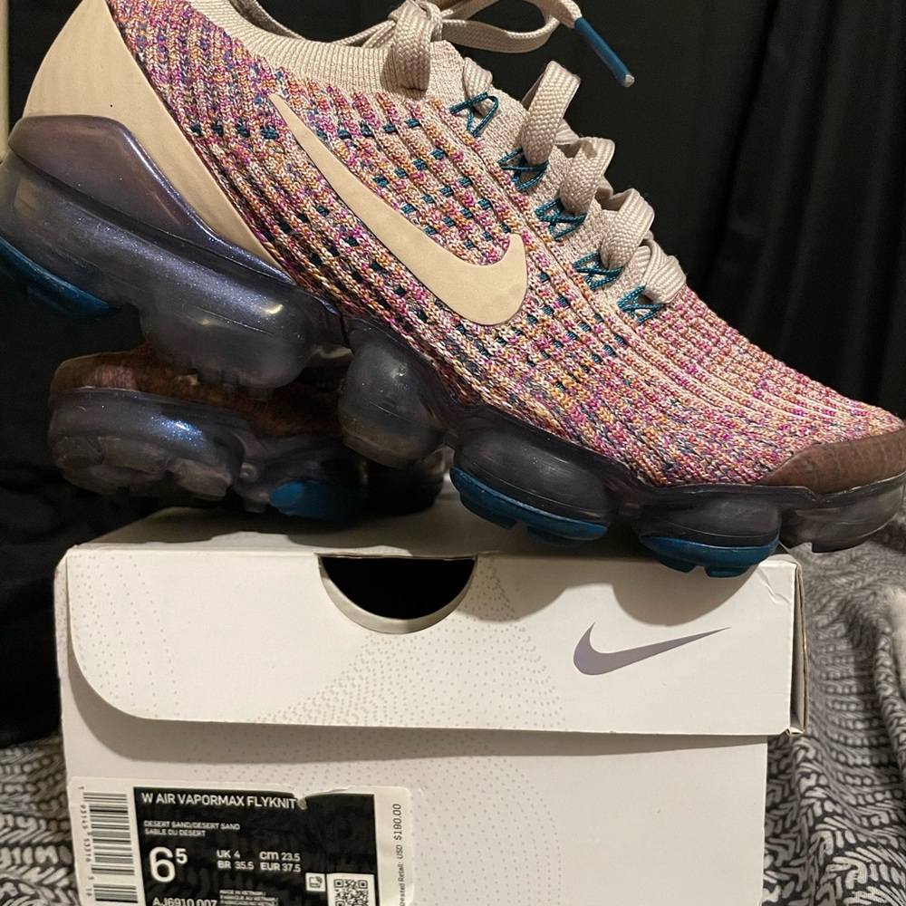 Woman’s Nike vapormax flyknit 3 desert sand vivid purple